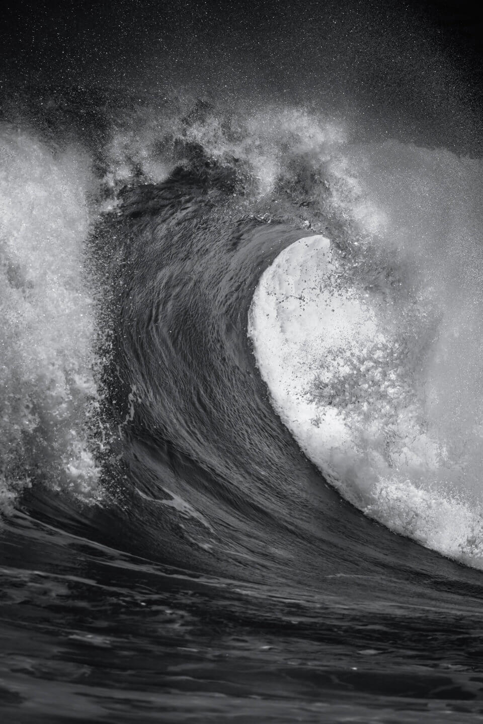 Powerful Wave in Iceland, captured by Jan Erik Waider