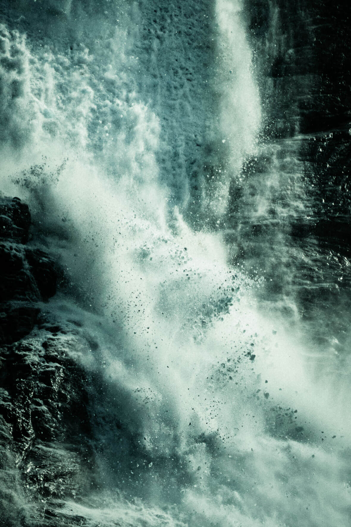 Large ice avalanche at the glacier Kjenndalsbreen, Norway
