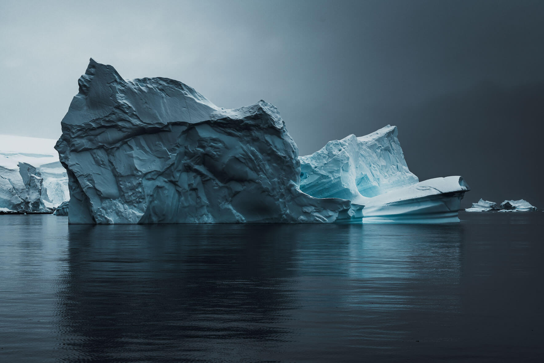 Abstract and dark icebergs in Antarctica