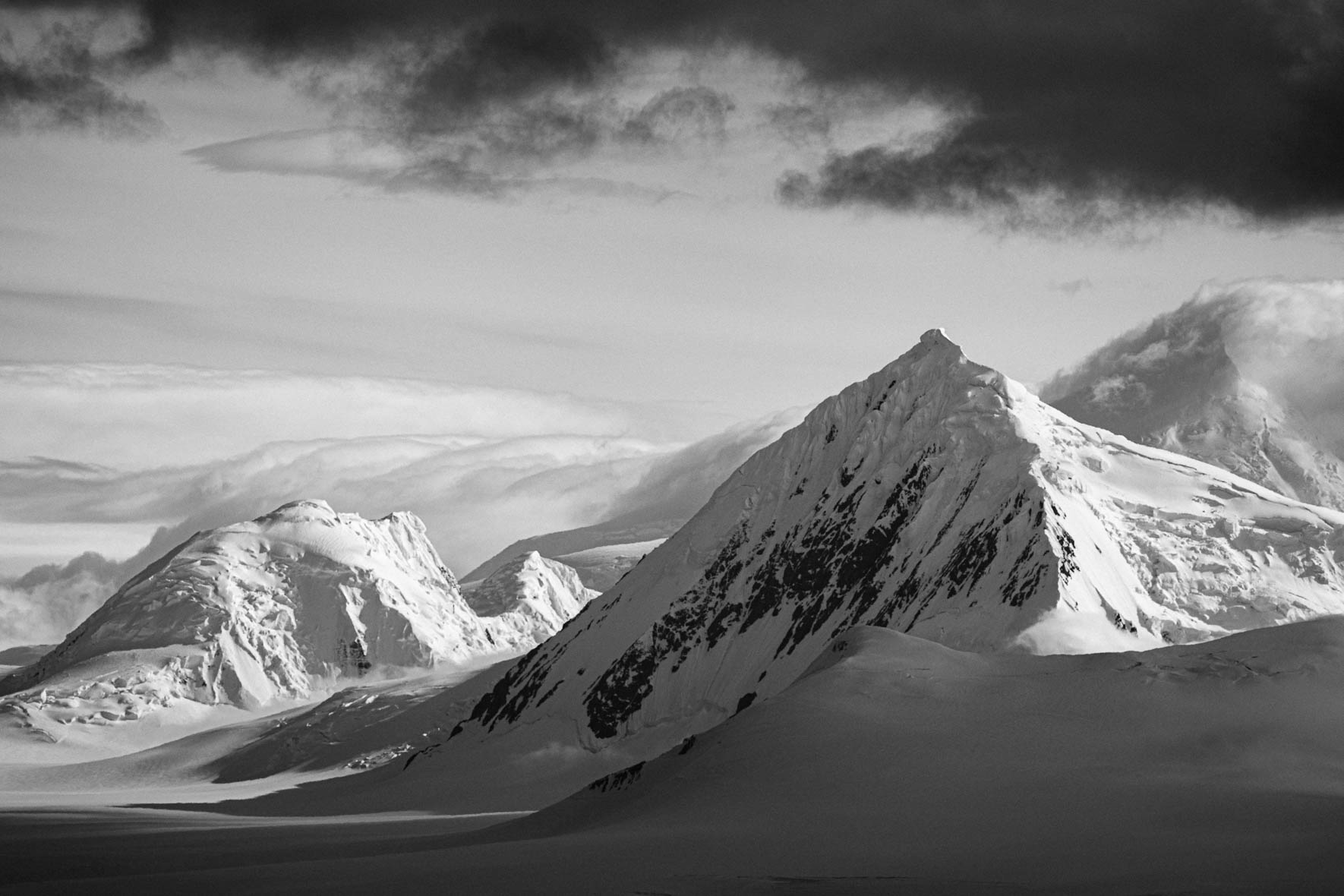 Huge mountains on the Antarctic Peninsula