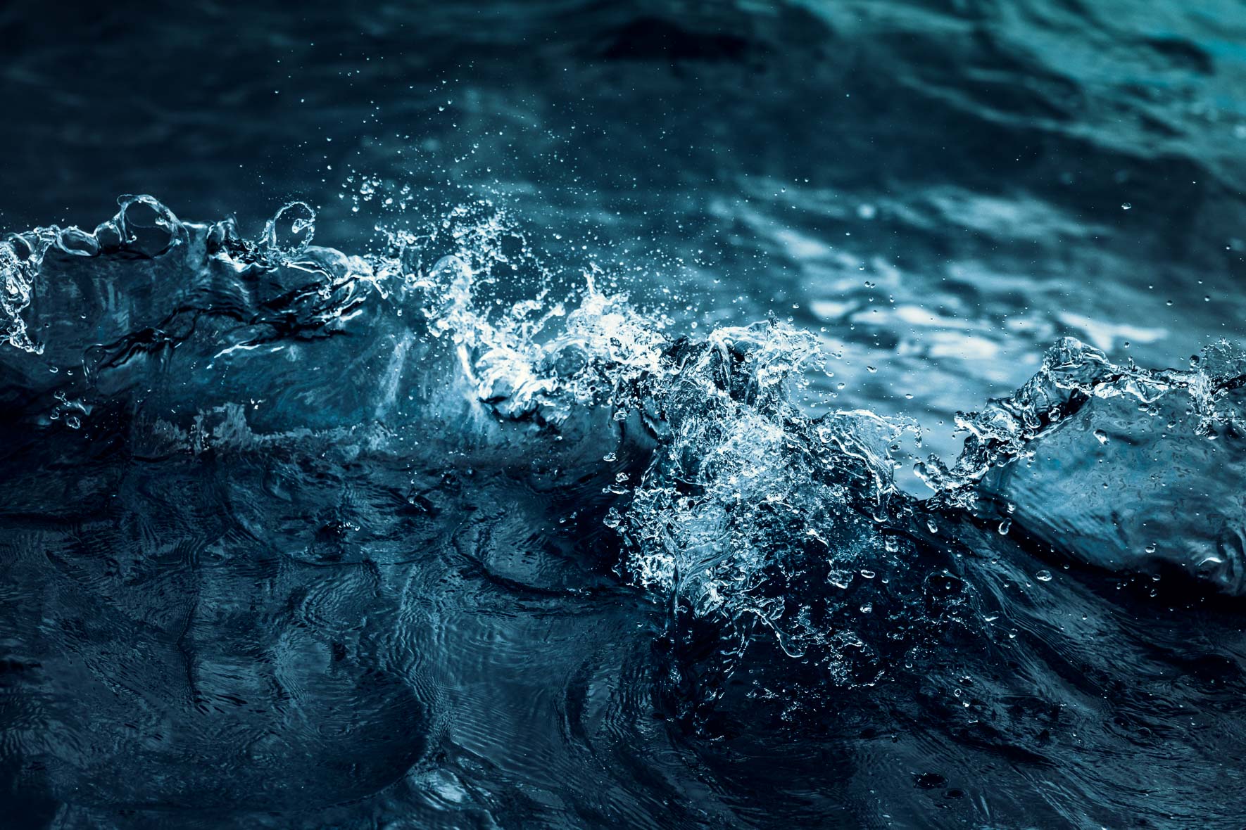 Breaking waves on the Drake Passage