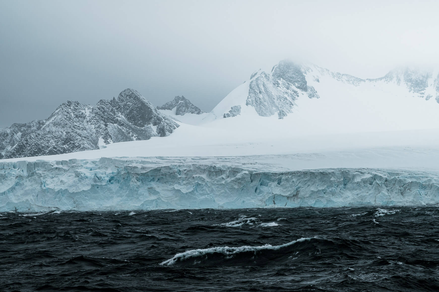 Glaciers and mountains of the South Shetland Islands