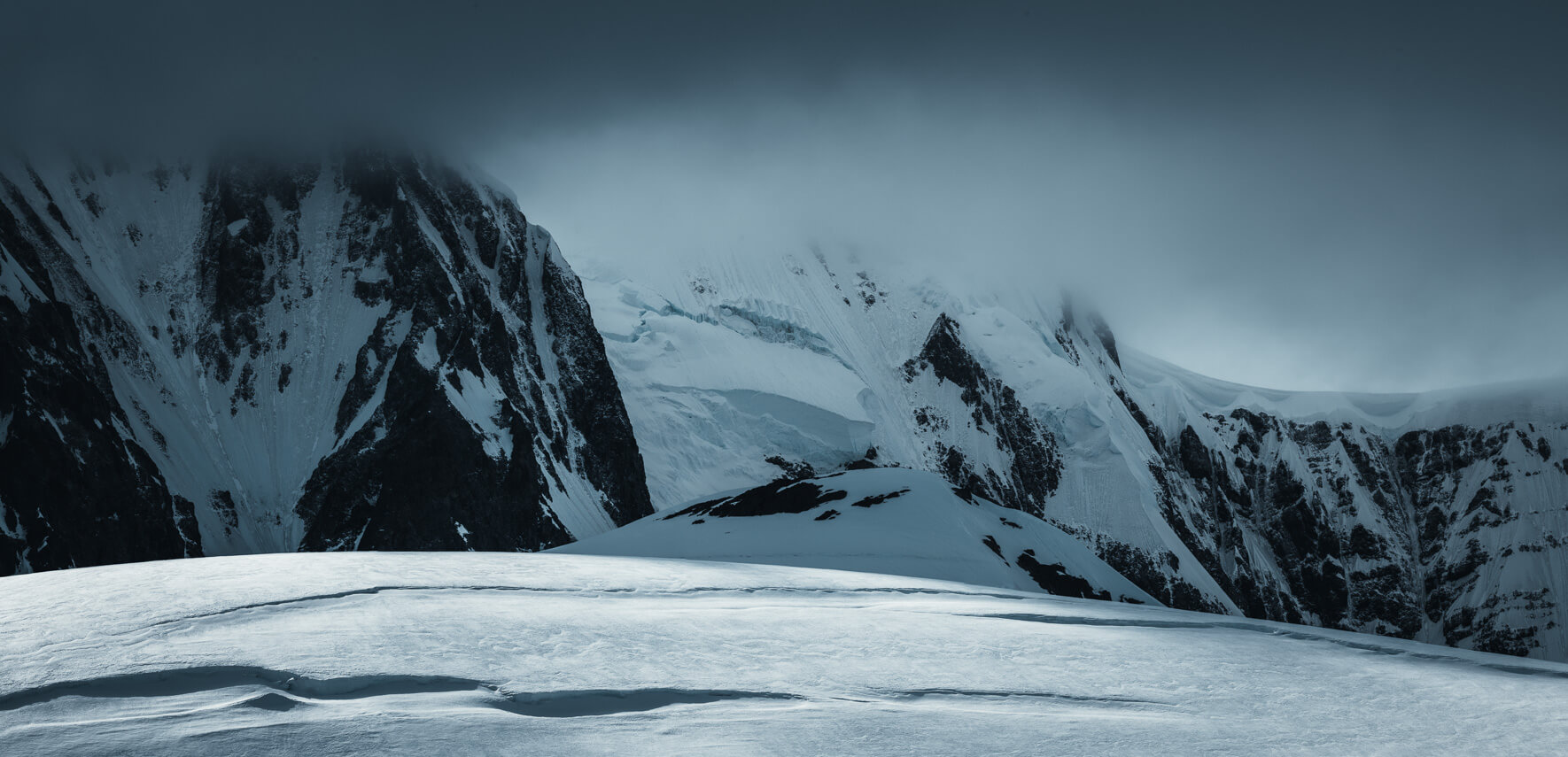 Dramatic weather over the Antarctic Peninsula