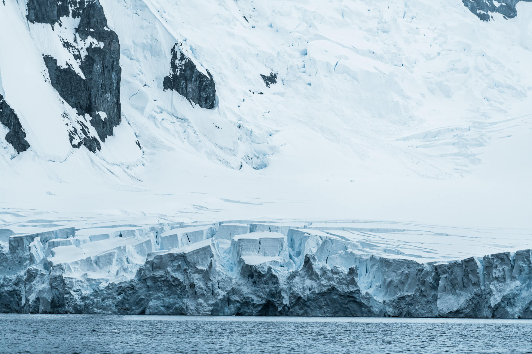 Glacier landscape of the Lemaire Channel