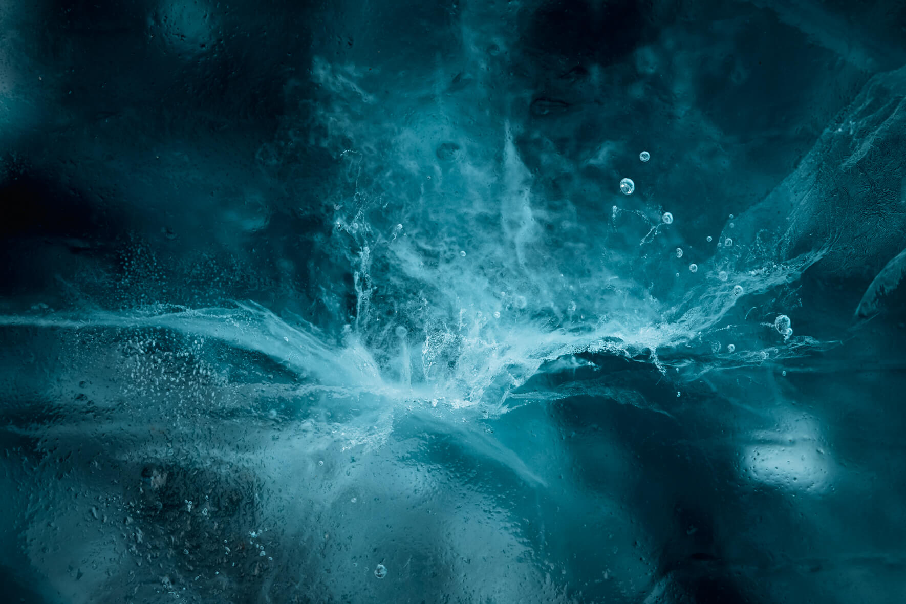 Air bubbles trapped within the glacier ice of Breiðamerkurjökull (Vatnajökull) in Iceland