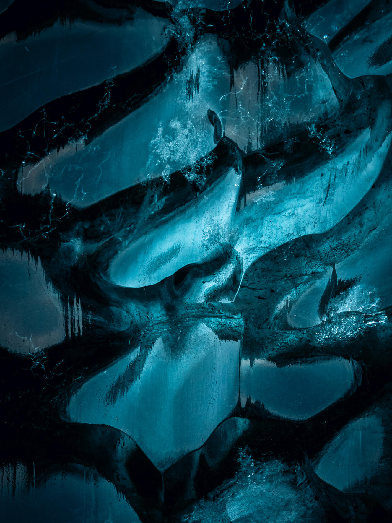 Abstract glacier patterns in the glacier ice of Breiðamerkurjökull in Iceland