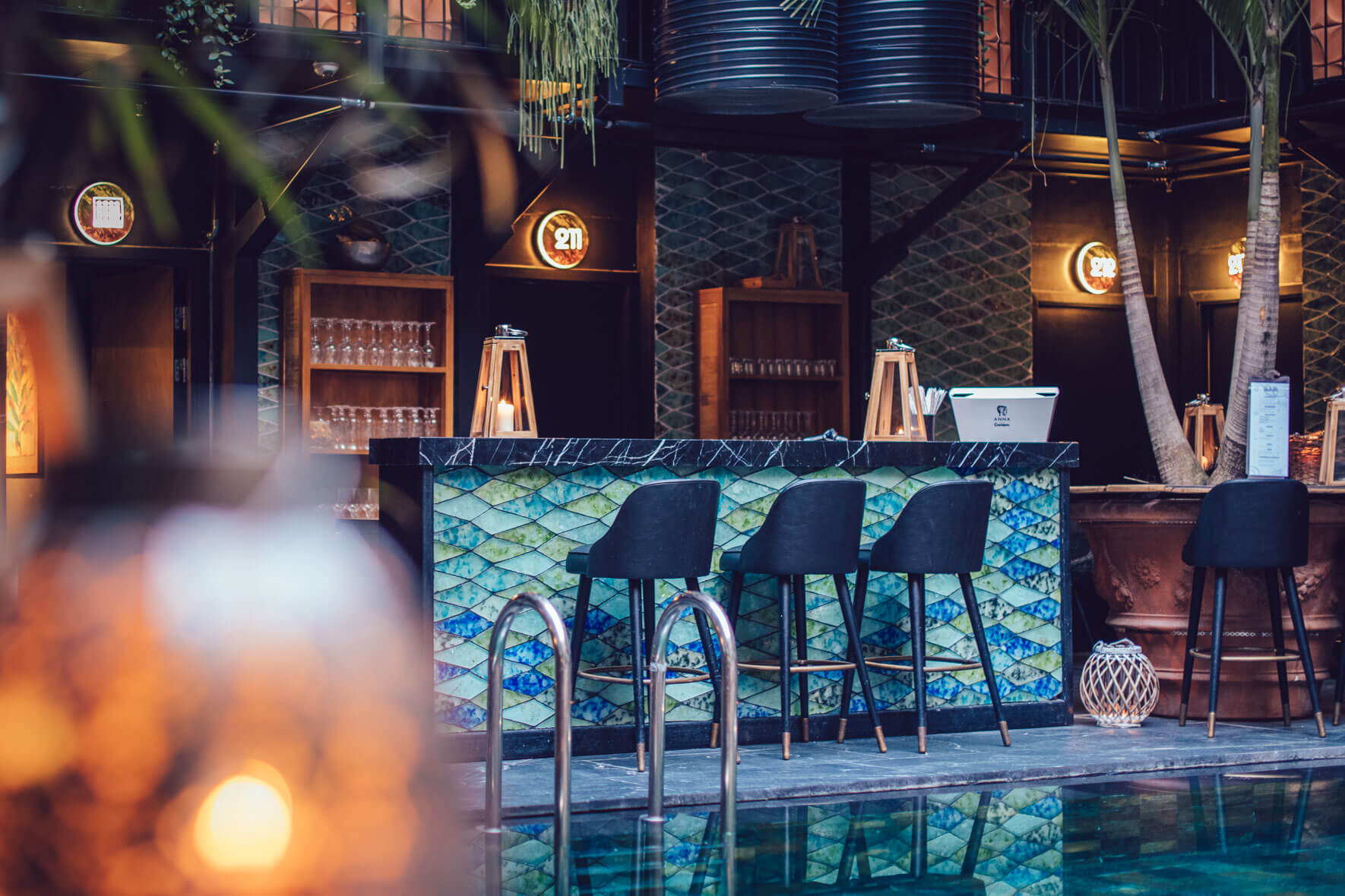 Bar and pool of hotel Manon Les Suites in Copenhagen