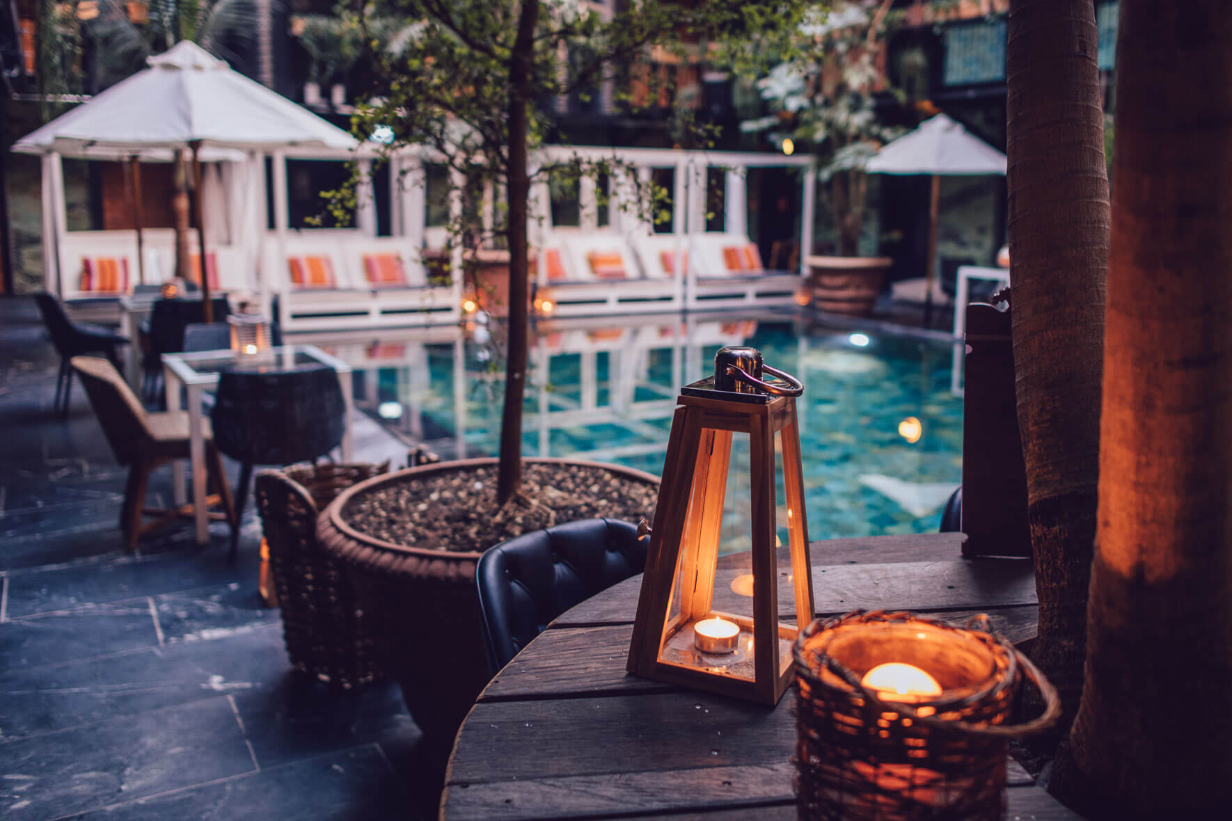 Pool and lamp of boutique hotel Manon Les Suites in Copenhagen