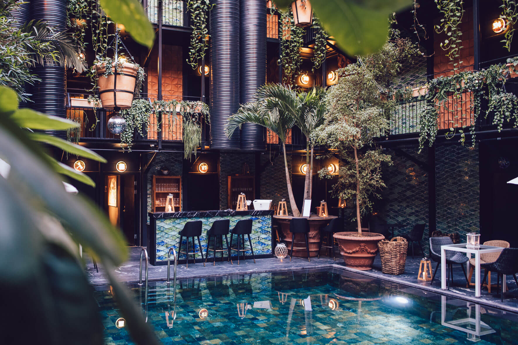 Pool and bar of hotel Manon Les Suites in Copenhagen, Guldsmeden Hotels