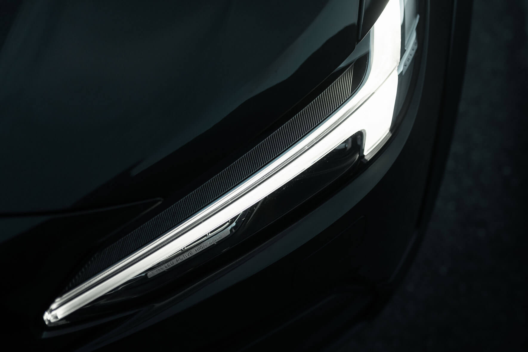 Details of Volvo V90 Cross Country LED lights