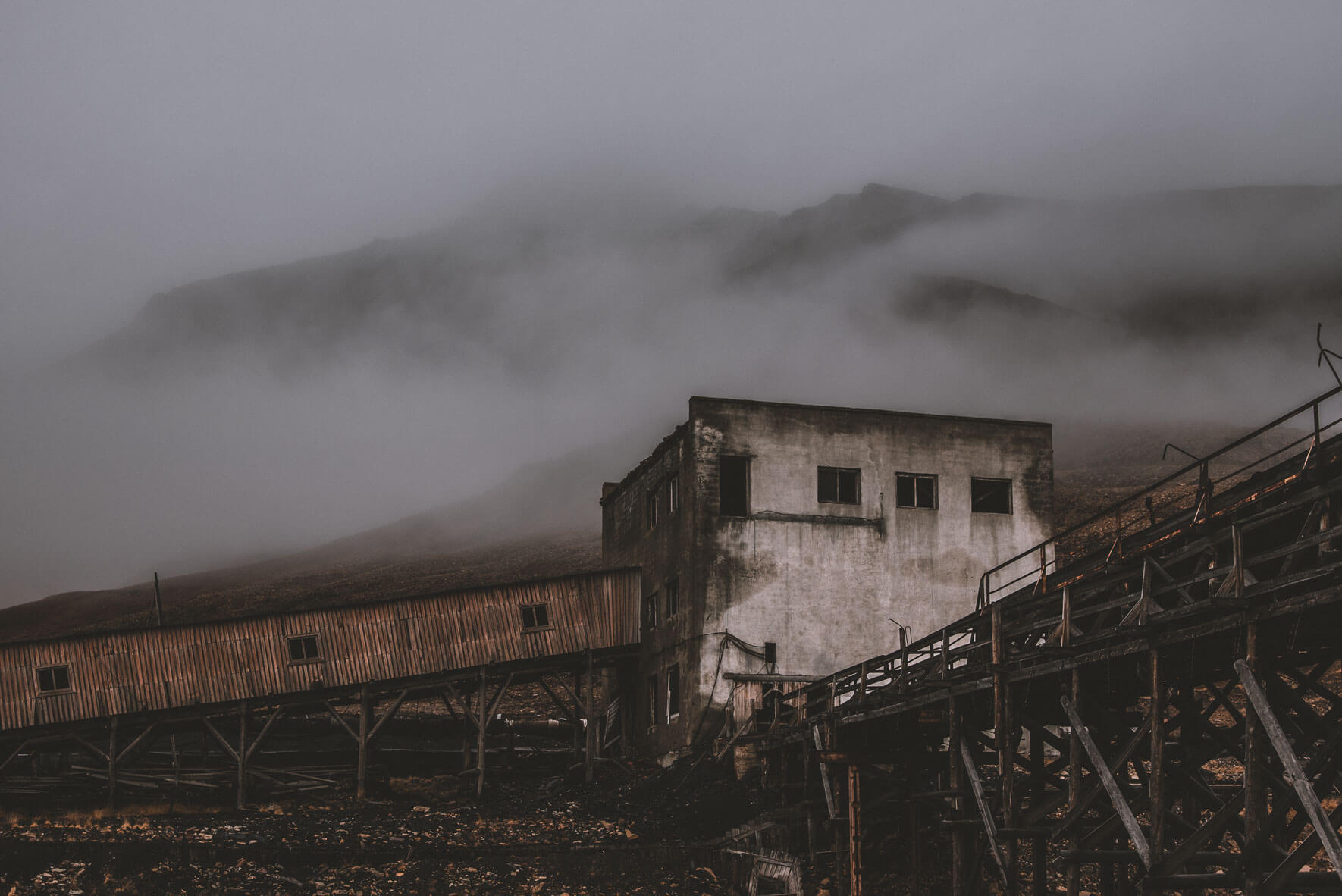 Dark and moody landscape photography by Jan Erik Waider