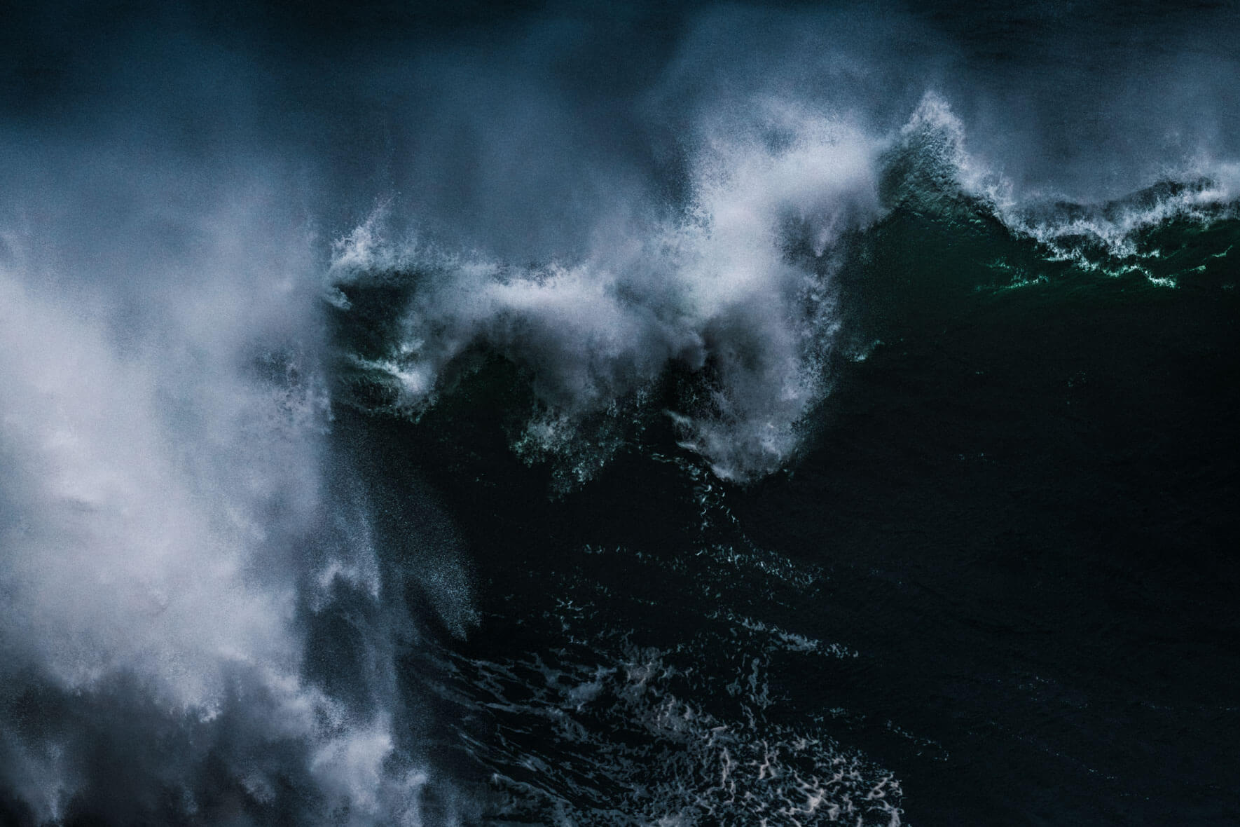Dramatic landscape photography by Northlandscapes – Jan Erik Waider (Nazaré, Portugal)